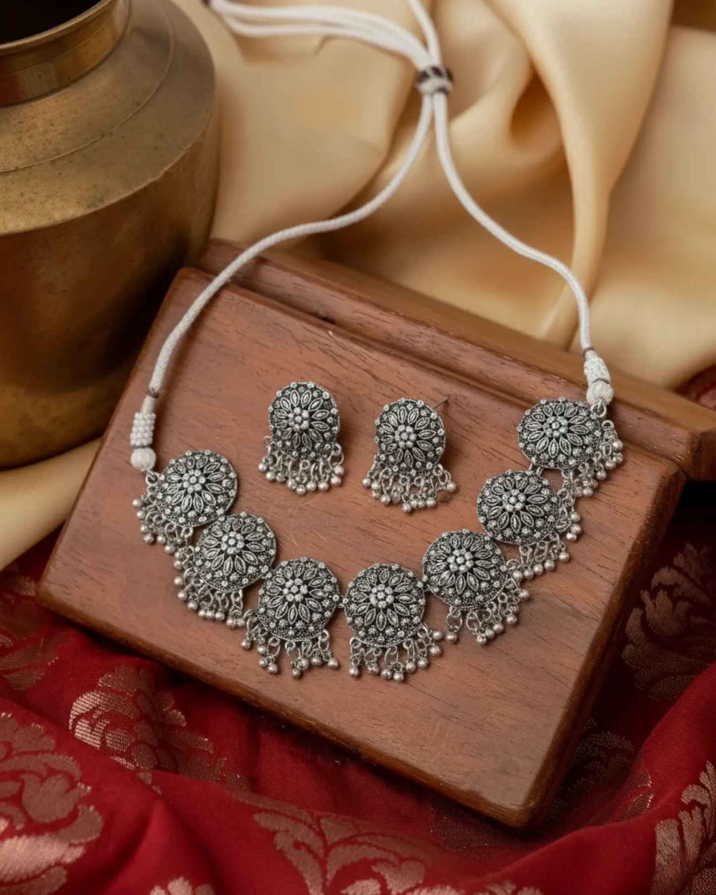 Shining Diva Floral Necklace Ratanrani