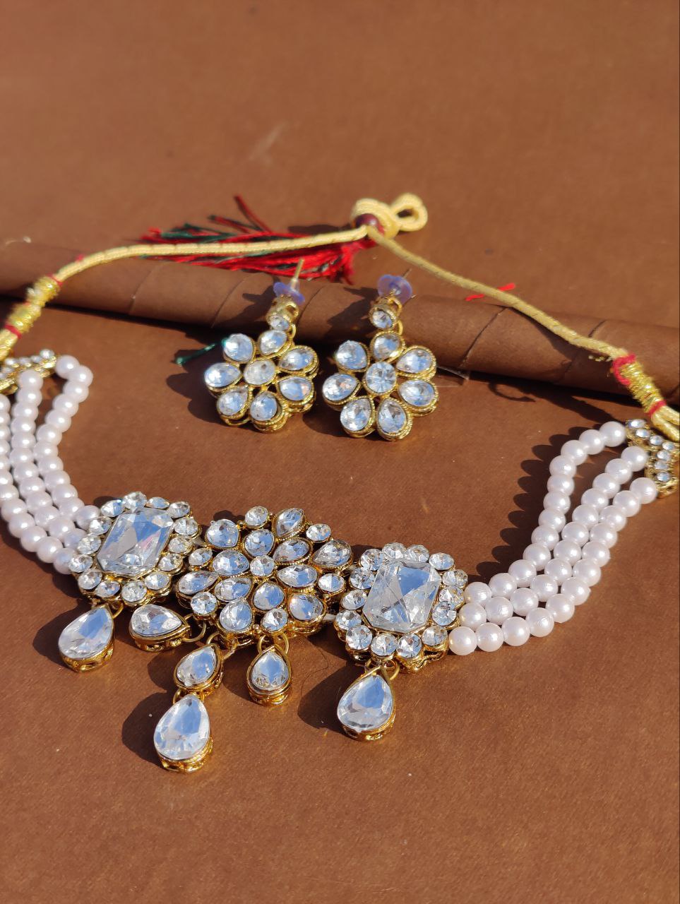 Kundan Studded Shiny Pearl Necklace