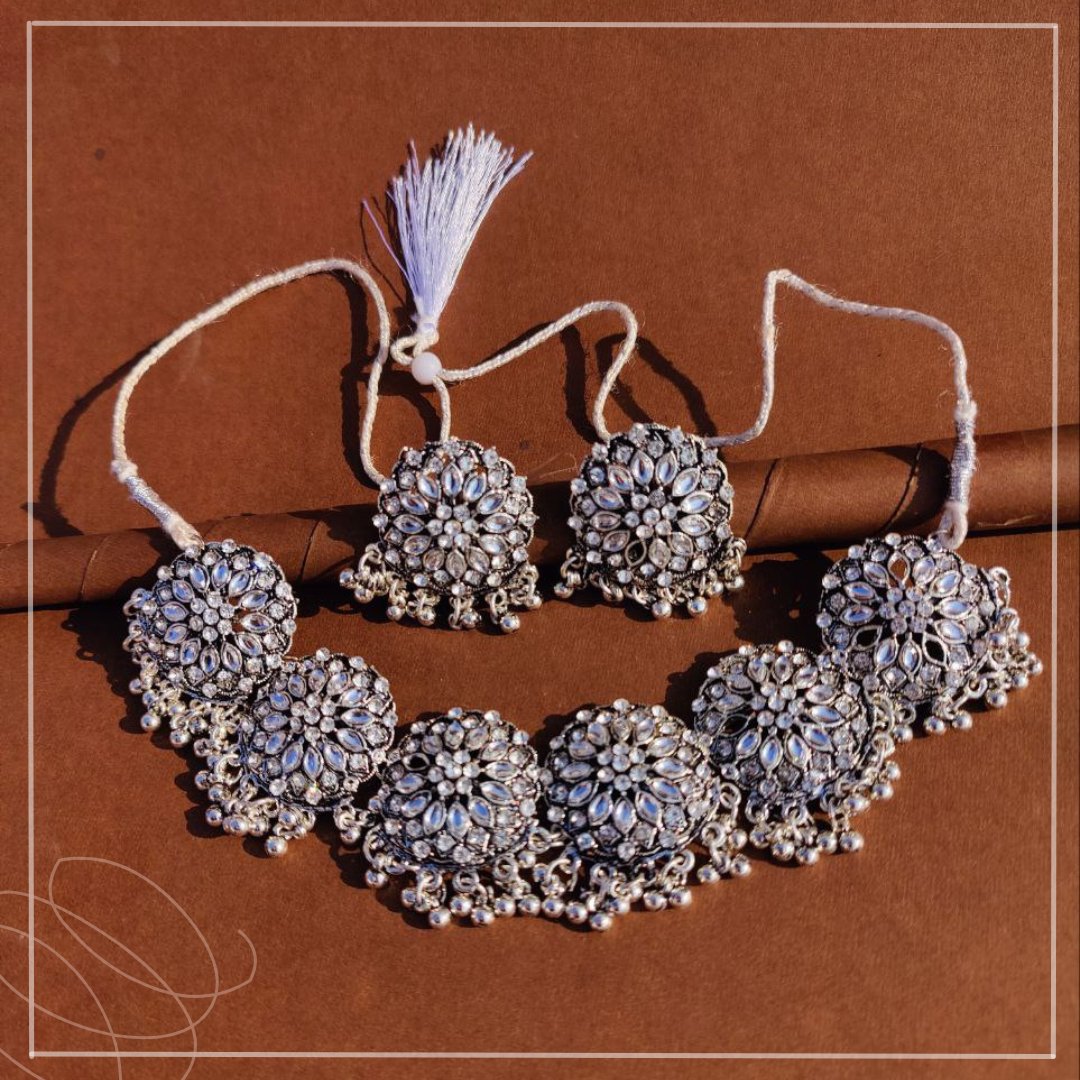 Neckpiece