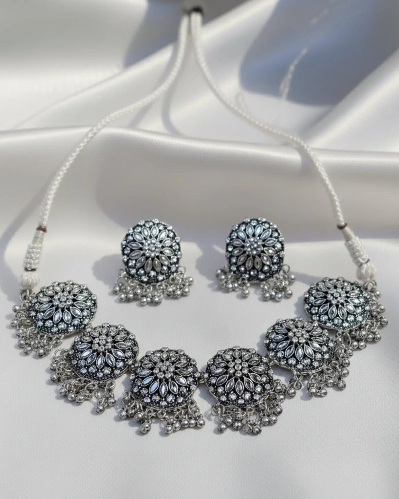 Shining Diva Floral Necklace Ratanrani